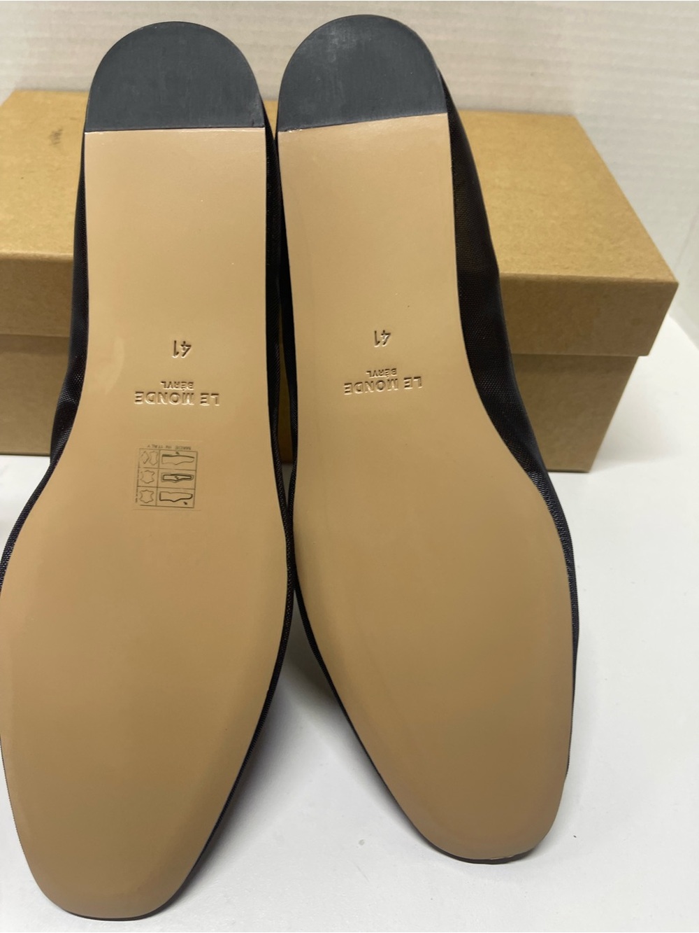 Le Monde Luna Black Mesh Slip-On Flats - Picture 2 of 13